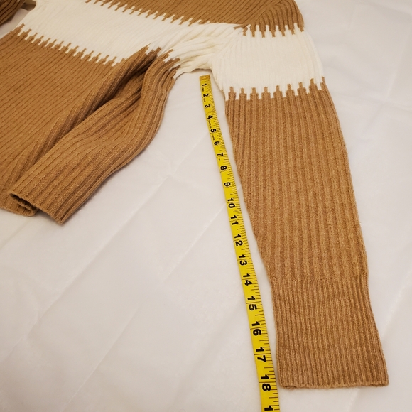 🌟Host Pick!🌟 French Connection Funnel-Neck Camel/White Colorblock Sweater - M - Picture 13 of 13